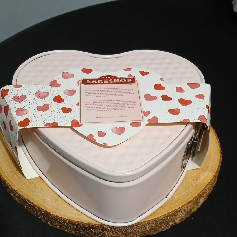 Heart-Shaped Springform Cake Pan Set - Red and Pink (THE BAKE SHOP) NWT